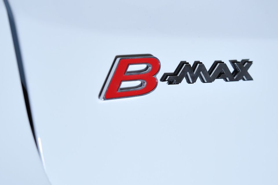 フォード B-MAX ロゴエンブレム