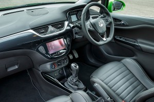 ボクスホール コルサ VXR 2015 運転席