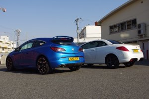 ボクスホール アストラVXRとプジョー308CC GT