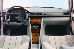 W124 標準モデルのインテリア（オプション装着車）