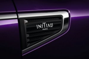 InitialeParisのエンブレム