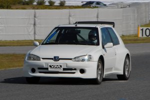 Peugoet 106 MAXI Kit 装着車