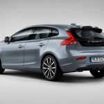 ボルボ V40（リアから）